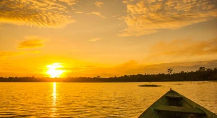Puesta de sol sobre el Amazonas
