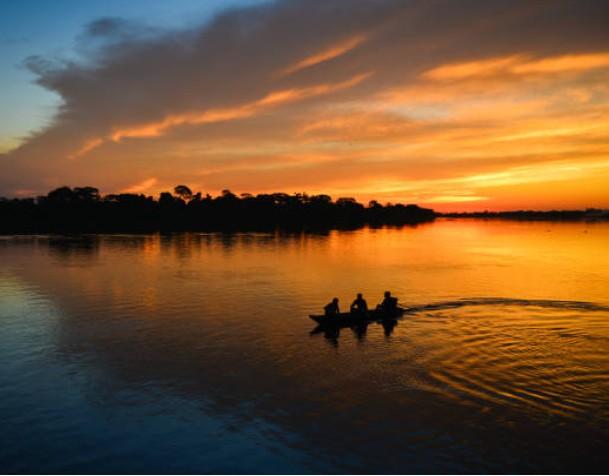 Atardecer en el río