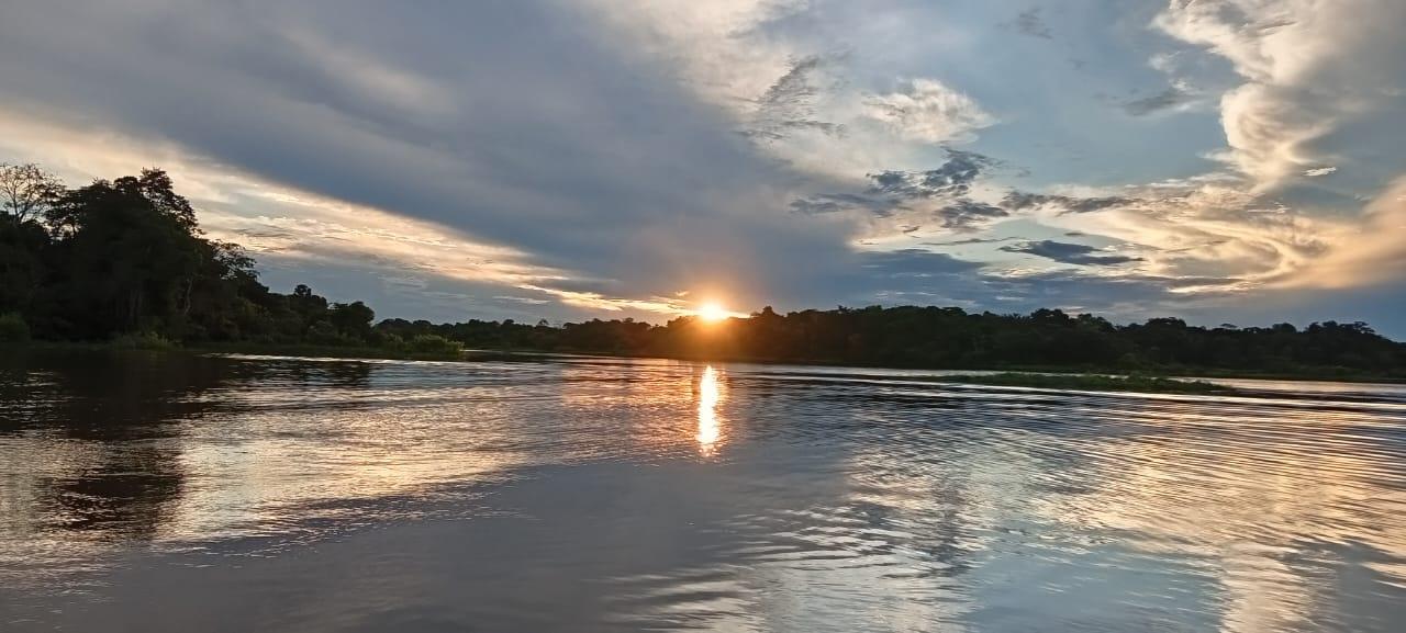 Río Amazonas al atardecer